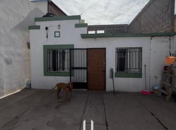 Casa · 2 Recámaras · 6 Estacionamientos · Casa en Praderas del Sur