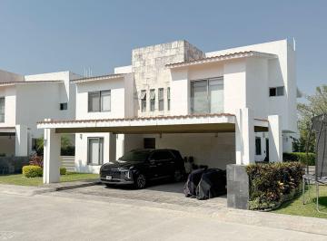 Casa de 4 habitaciones, Emiliano Zapata · Casa con 4 Recámaras y 450 m² de Terreno en Venta, Paraíso Country Club