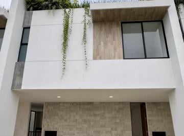 Casa · 160m² · 2 Recámaras · 2 Estacionamientos · Townhouse en Venta de 2 Habitaciones con Roof Top