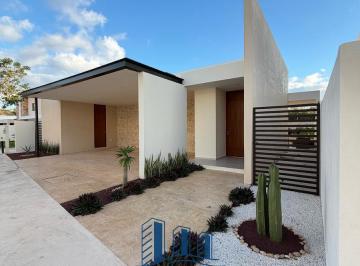 Casa · 270m² · 3 Recámaras · 4 Estacionamientos · Residencia en Venta de Una Planta con 3 Habitaciones en Privada con Amenidades