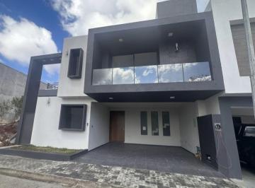 Casa de 4 habitaciones, Xalapa · Casa con 200 m² Terreno, Jardin y 4 Recámaras en Venta en Residencial Paseo de La Reina