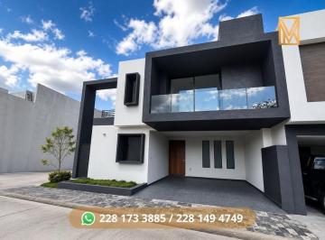 Casa de 4 habitaciones, Xalapa · Casa con 200 m² Terreno, Jardin y 4 Recámaras en Venta en Residencial Paseo de La Reina
