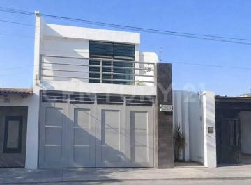 Casa · 175m² · 3 Recámaras · 2 Estacionamientos · Casa en Fracc. Lic. Carlos de La Madrid Virgen, Villa de Álvarez, Colima