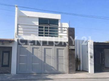 Casa · 175m² · 3 Recámaras · 2 Estacionamientos · Casa en Fracc. Lic. Carlos de La Madrid Virgen, Villa de Álvarez, Colima.