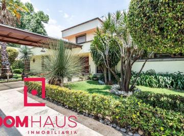 Casa · 810m² · 4 Recámaras · 6 Estacionamientos · Casa en Venta en Jardines del Pedregal: Tu Hogar Ideal Te Espera