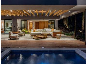 Casa de 4 habitaciones, Valle de Bravo · Casa Contemporanea en Venta.