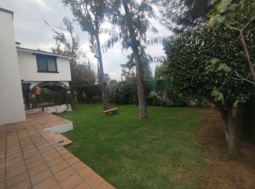Casa · 600m² · 5 Recámaras · 4 Estacionamientos · 5 Recamaras, Jardin, en Privado, Dos Min Altozano, Uvaq