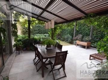 Casa · 460m² · 4 Recámaras · 6 Estacionamientos · Venta Agradable Casa en Lomas de Vista Hermosa