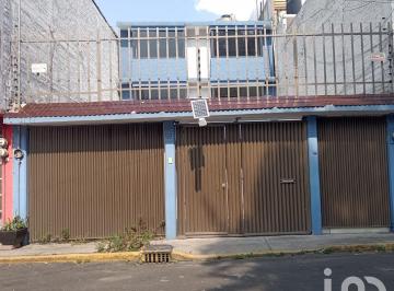 Casa · 186m² · 5 Recámaras · 4 Estacionamientos · Gran Casa en Venta en Col Hermosillo, Coyoacán (A un Lado de Col Campestre Churubusco)