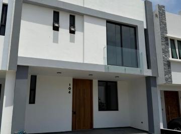Casa · 197m² · 3 Recámaras · 2 Estacionamientos · Casa en Fraccionamiento Valle Imperial