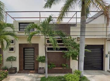 Casa de 4 habitaciones, Centro · Venta de Casa en Fraccionamiento Prados de Villahermosa, Tabasco.