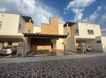 Casa en condominio de 3 habitaciones, San Miguel de Allende · Casa en San Miguel de Allende en Privada Cerca de La Mega Comercial y del Centro. Salida a Celaya.