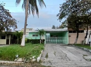 Casa de 3 habitaciones, Veracruz · Casa con 231 m² Una Planta y 3 Recámaras en Venta, Floresta Veracruz