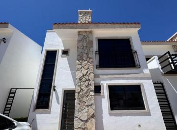Casa · 300m² · 3 Recámaras · 2 Estacionamientos · Casa en Azul Pacifico