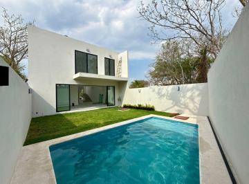 Casa · 230m² · 3 Recámaras · 2 Estacionamientos · Casa en Venta en Fraccionamiento con Vigilancia 24/7 Jiutepec Morelos