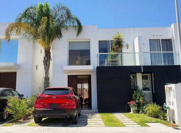 d2236f4c6126b7e31985d901103d4ab8bcb6e958aa2caa4ff3c37725b80b6cd3 · Venta Casa en Condominio Alvento en El Refugio
