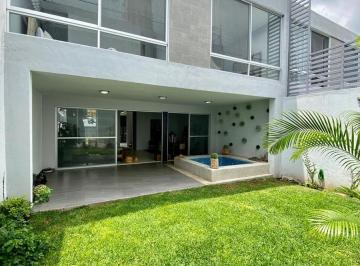Casa · 310m² · 3 Recámaras · 3 Estacionamientos · Venta Renta Casa con Alberca en Cuernavaca