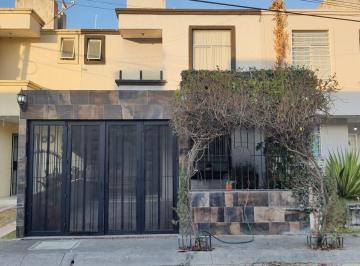 Casa · 3 Recámaras · 1 Estacionamiento · Casa en Renta