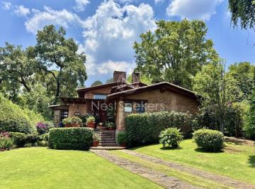 Casa de 3 habitaciones, Valle de Bravo · Casa en Venta en Club de Golf Avandaro