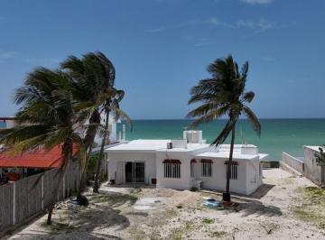 Casa de 3 habitaciones, Progreso · Casa Villa Helena, con 24 m Frente Al Mar en Chuburna