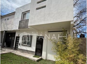 Casa de 3 habitaciones, Ramos Arizpe · Casa en Venta en Ramos Arizpe | Amplio Terreno + Patio con Nogal