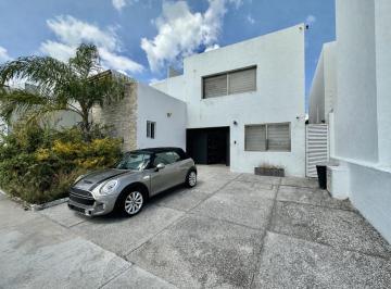 Casa de 3 habitaciones, Querétaro · Moderna, Alta Seguridad, Amplios Espacios