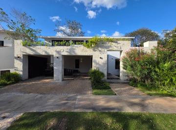 Casa de 3 habitaciones, Mérida · Casa en Venta en Yucatán Country Club | Privada Kutz | Proyecto Artigas Arquitectos$17.26 m