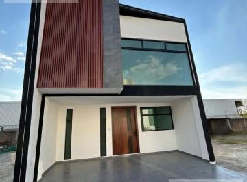 Casa · 226m² · 4 Recámaras · 2 Estacionamientos · Casa en Equipamiento Zona Cementos Atoyac