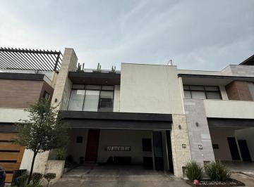 Casa · 307m² · 3 Recámaras · 3 Estacionamientos · Casa Amueblada en Cumbres Península