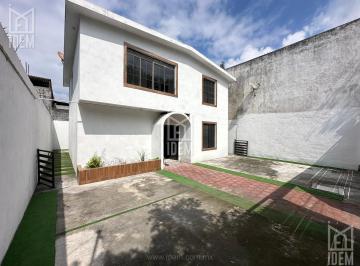 Casa · 160m² · 5 Recámaras · 4 Estacionamientos · 0112 - Casa en Renta en Zona Centro de Monterrey