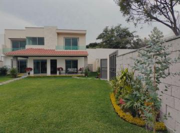 Casa en condominio · Venta de Casa en Fracc. Residencial con Alberca y Jardín Privado. Tezoyuca, Mor.