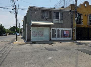 Casa de 6 habitaciones, Guadalajara · Casa en Esquina con Local Comercial