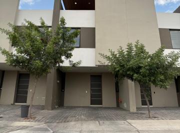 Casa en condominio de 3 habitaciones, Zapopan · Casa en Venta en Fracc Accanta Residencial (3 Niveles)