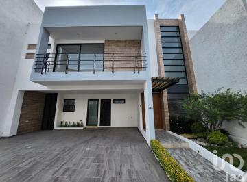 Casa · 258m² · 3 Recámaras · 2 Estacionamientos · Casa en Venta en Lomas de Angelópolis (Parque Hidalgo)
