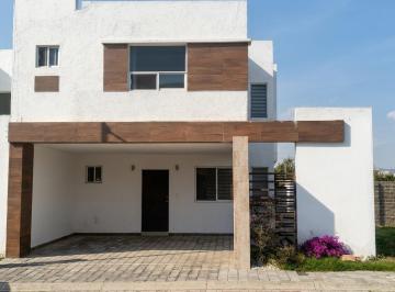 Casa · 173m² · 3 Recámaras · 2 Estacionamientos · Casa en Renta en Haras del Bosque