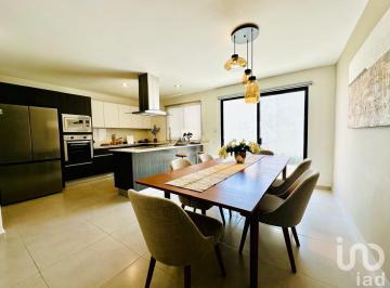 Casa · 132m² · 3 Recámaras · 2 Estacionamientos · Casa en Venta en Siena Residencial en $2,750,000incluye Cocina Sin Electrodomésticos
