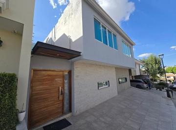 Casa de 2 habitaciones, Zapopan · Oportunidad! Vive en Una de Las Zonas Mas Exclusivas de La Ciudad, a 3 Min de