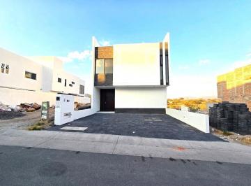 Casa · 234m² · 3 Recámaras · 2 Estacionamientos · Casa en Venta en Grand Juriquilla