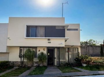 Casa en condominio de 3 habitaciones, San Pedro Tlaquepaque · Hermosa Casa Dentro de Periferico y Cerca de Todo