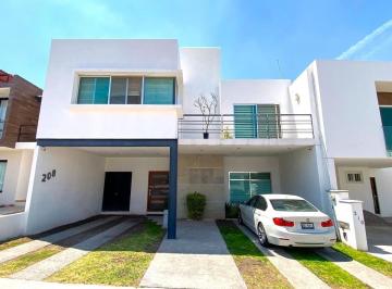 Casa · 310m² · 3 Recámaras · 2 Estacionamientos · Casa en Venta Cumbres del Lago
