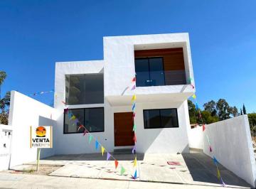 Casa · 330m² · 3 Recámaras · 2 Estacionamientos · Casa en Venta Lomas de Juriquilla