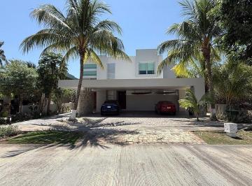 d085777f7a9a207e92cff4f647b8a130079b012862777ed4a31b86845c1b3068 · Venta Residencia con Vista Al Cenote Dentro del Yucatan Country Club.