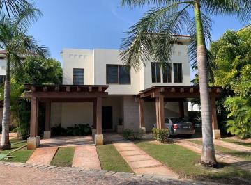 464cc1185695d67dedb9e92ae6a515f96b857df8f2adaf62d970c2bc1cef2d45 · Villa en Harmonia, Coronada por un Gran Lago Central