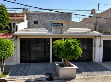 Casa de 3 habitaciones, Nezahualcóyotl · Casa de 130 m² con 3 Recámaras en Venta en Metropolitana, Ciudad Nezahualcóyotl.