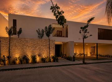 Casa en condominio de 4 habitaciones, Mérida · Casa de Lujo en Venta en Mérida | 4 Recámaras, Doble Altura, Alberca y 4 Autos