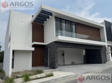 Casa · 481m² · 4 Recámaras · 4 Estacionamientos · Casa Zona Uro