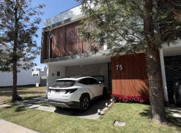 Casa en condominio de 3 habitaciones, Zapopan · Casa en Venta en Privanza Solares