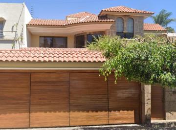 Casa de 3 habitaciones, Zapopan · Casa en Venta Novelista