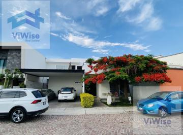 Casa · 322m² · 3 Recámaras · 4 Estacionamientos · Casa en Fraccionamiento Cumbres del Lago