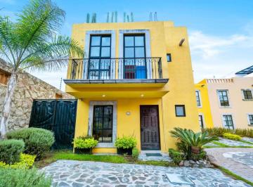 Casa de 3 habitaciones, San Miguel de Allende · Casa de 3 Recámaras en Circuito Antigua, Dentro del Club de Golf Zirándaro en San Miguel de Allende